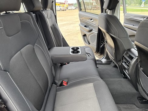 Used 2023 Jeep Grand Cherokee Laredo image 33