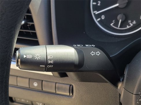 Used 2024 Nissan Rogue SV image 16
