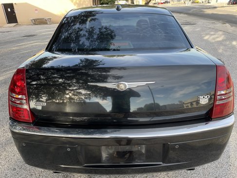 Used 2005 Chrysler 300 C w/ Protection Group II image 8
