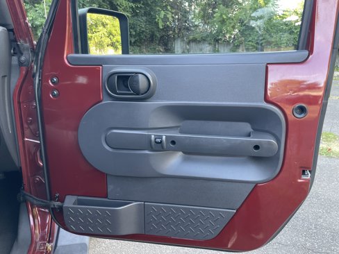 Used 2010 Jeep Wrangler Unlimited Sahara w/ Dual Top Group image 10