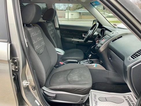 Used 2013 Kia Soul + image 11