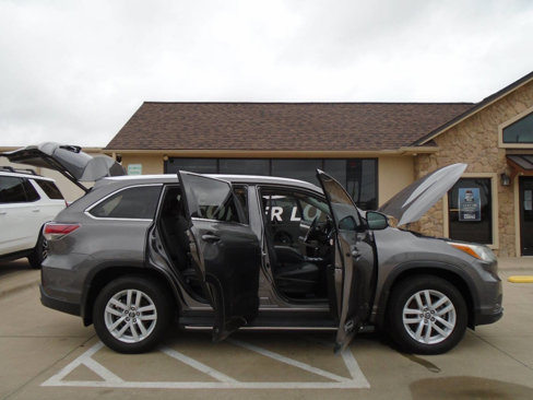 Used 2016 Toyota Highlander XLE image 28