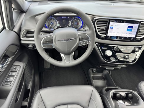 New 2025 Chrysler Voyager LX image 21