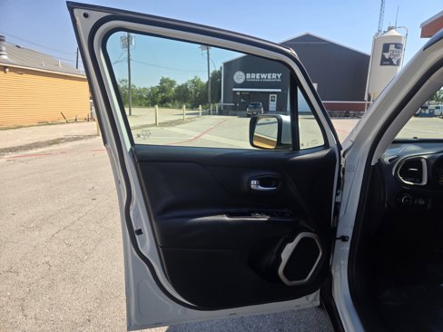 Used 2016 Jeep Renegade Limited image 4