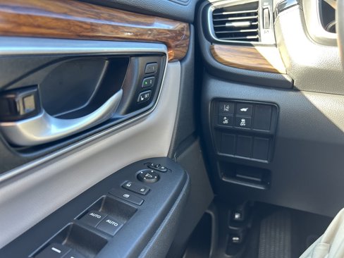 Used 2018 Honda CR-V Touring image 14