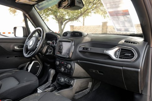 Used 2021 Jeep Renegade Latitude w/ Sun & Sound Group image 24