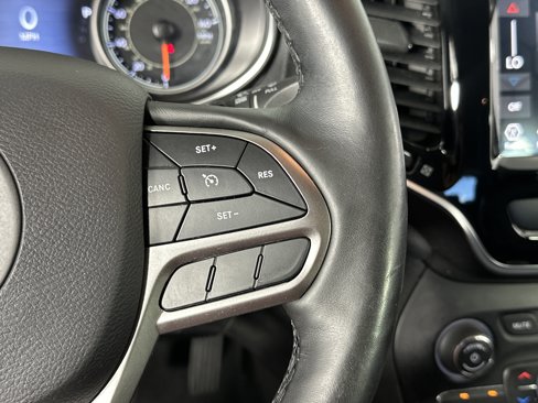 Used 2019 Jeep Cherokee Limited image 29