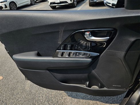 Used 2022 Kia Niro EX Premium w/ Cold Weather Package image 7