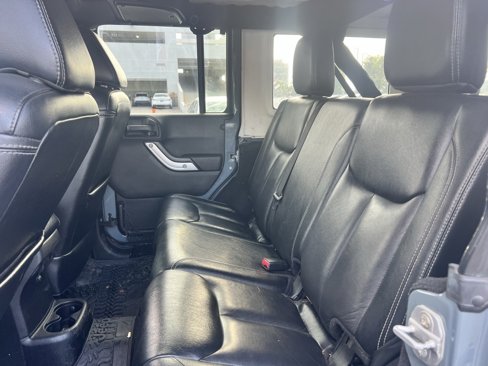 Used 2015 Jeep Wrangler Unlimited Rubicon image 8