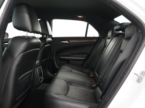 Used 2014 Chrysler 300 AWD w/ Driver Convenience Group image 16