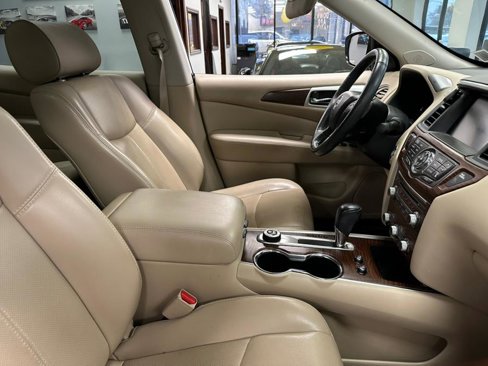 Used 2018 Nissan Pathfinder Platinum image 34