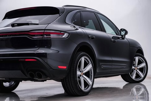 Certified 2024 Porsche Macan image 10
