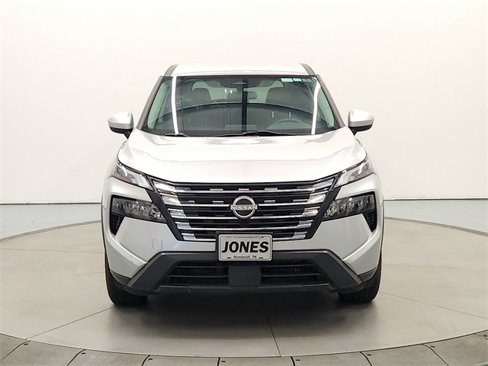 Used 2024 Nissan Rogue SV image 3