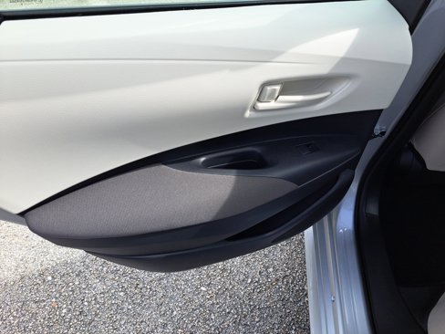Used 2025 Toyota Corolla LE image 7