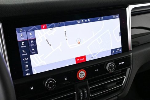 Certified 2025 Porsche Macan image 15