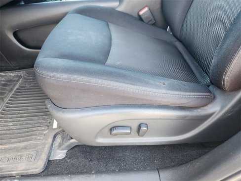 Used 2018 Nissan Pathfinder SV image 14
