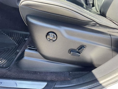Used 2015 Jeep Grand Cherokee Overland image 19