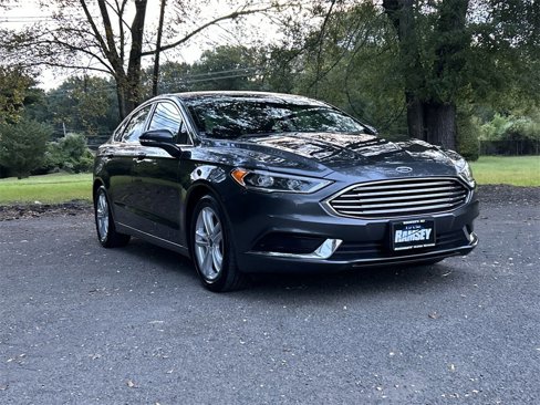 Used 2018 Ford Fusion SE w/ Fusion SE Technology Package image 1