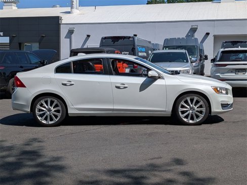 Used 2017 Volvo S60 T5 Inscription image 2