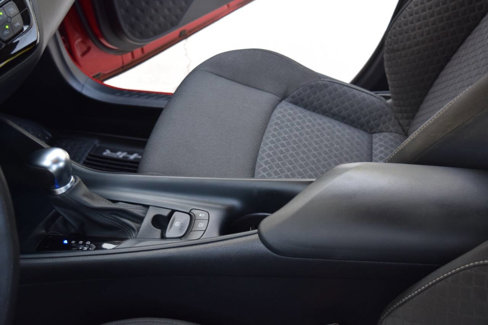 Used 2020 Toyota C-HR LE image 51