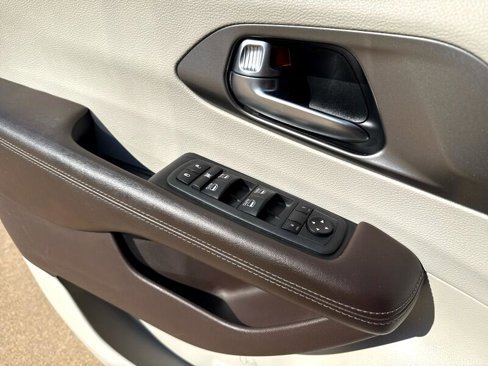 Used 2019 Chrysler Pacifica Touring-L Plus image 11