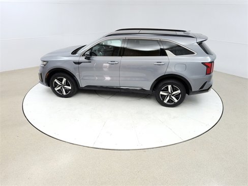 Used 2021 Kia Sorento EX w/ Panoramic Sunroof Package image 16