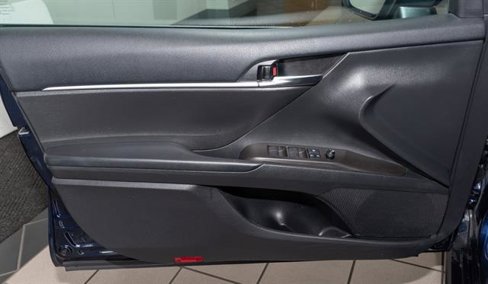 Used 2022 Toyota Camry SE image 8