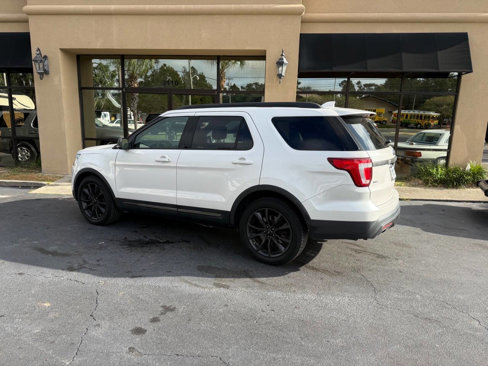 Used 2017 Ford Explorer XLT w/ Equipment Group 202A image 4