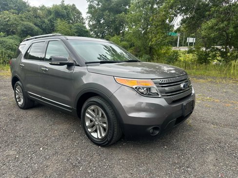 Used 2013 Ford Explorer XLT image 3