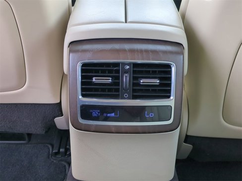 Used 2019 Kia K900 Luxury image 25