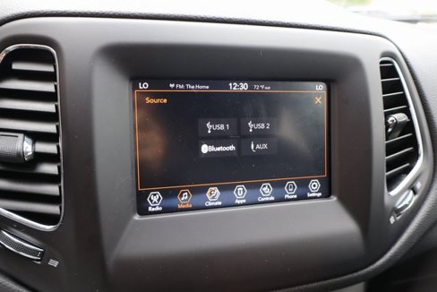 Used 2019 Jeep Compass Latitude w/ Cold Weather Group image 18