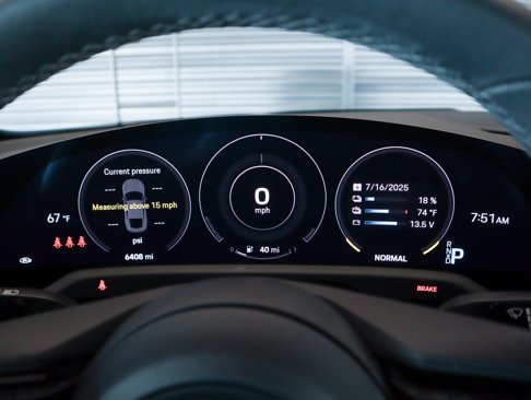 Used 2023 Porsche Taycan image 17