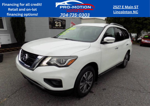 Used 2017 Nissan Pathfinder S image 1