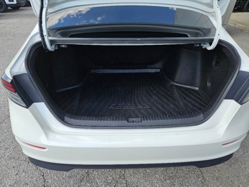 Used 2023 Honda Accord EX image 11