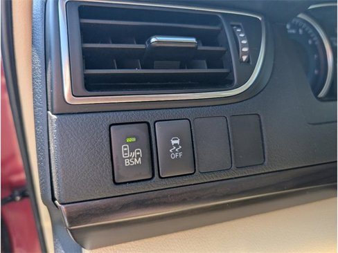 Used 2017 Toyota Camry XLE image 17