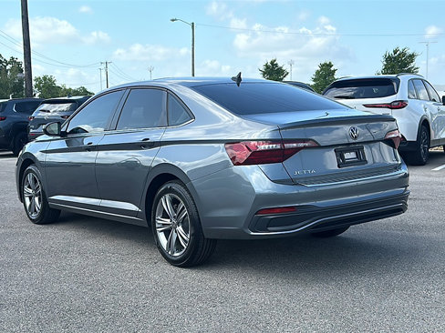 Used 2023 Volkswagen Jetta SE w/ Panoramic Sunroof Package image 6