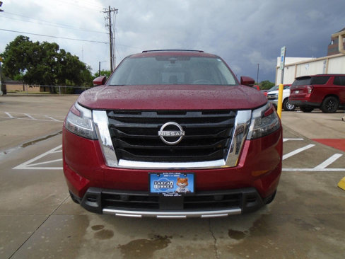 Used 2023 Nissan Pathfinder Platinum image 3