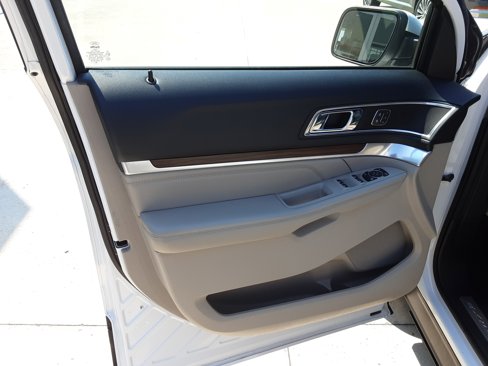 Used 2018 Ford Explorer Limited w/ Equipment Group 301A image 8