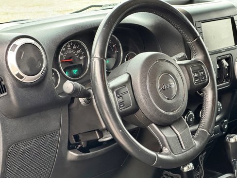 Used 2014 Jeep Wrangler Unlimited Sahara image 10