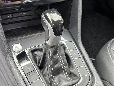 Used 2024 Volkswagen Tiguan SE image 23