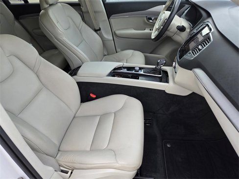 Used 2022 Volvo XC90 T5 Momentum w/ Climate Package image 34