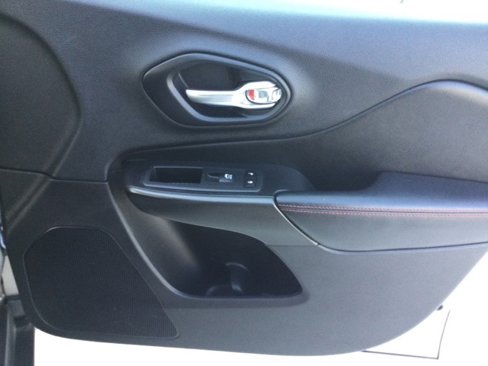 Used 2020 Jeep Cherokee Trailhawk w/ Cold Weather Group image 16