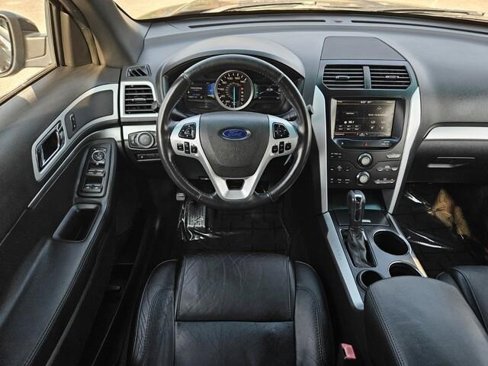 Used 2013 Ford Explorer XLT image 24