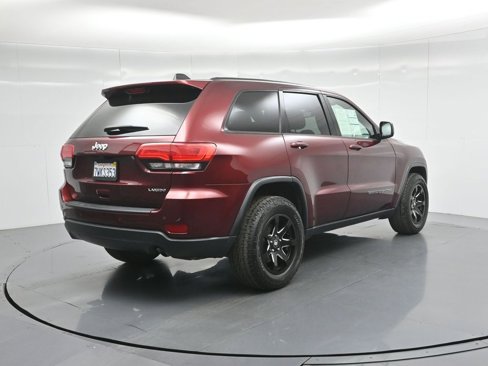 Used 2017 Jeep Grand Cherokee Laredo image 28