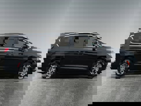 Used 2022 Chrysler Voyager LX image 6