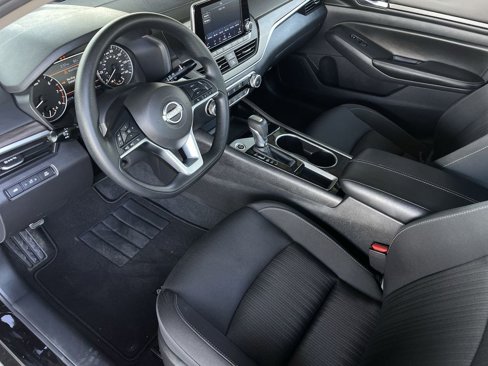 Used 2024 Nissan Altima 2.5 SV image 10