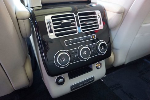 Used 2014 Land Rover Range Rover HSE image 16