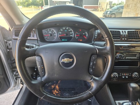 Used 2014 Chevrolet Impala LT w/ LT Sunroof Package image 10