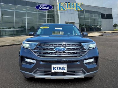 Certified 2022 Ford Explorer XLT w/ Equipment Group 202A image 4