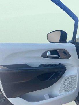 Used 2017 Chrysler Pacifica Limited image 20